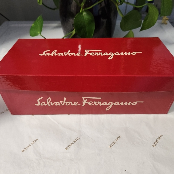 Salvatore Ferragamo women's heels size 8 - Picture 8 of 10